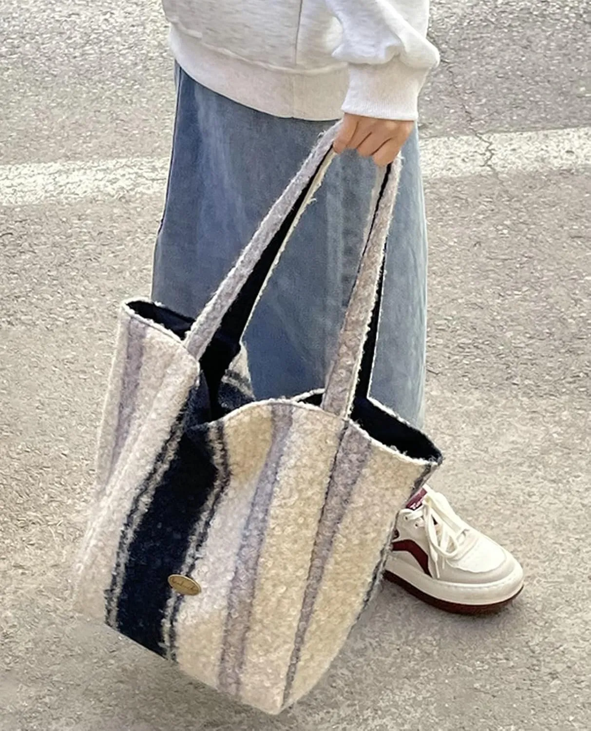 2025 Spring Reversible Wool Tote Bag Cozy Wool Blend Shoulder Bag Plush Vertical Striped Handbag Fashion Versatile