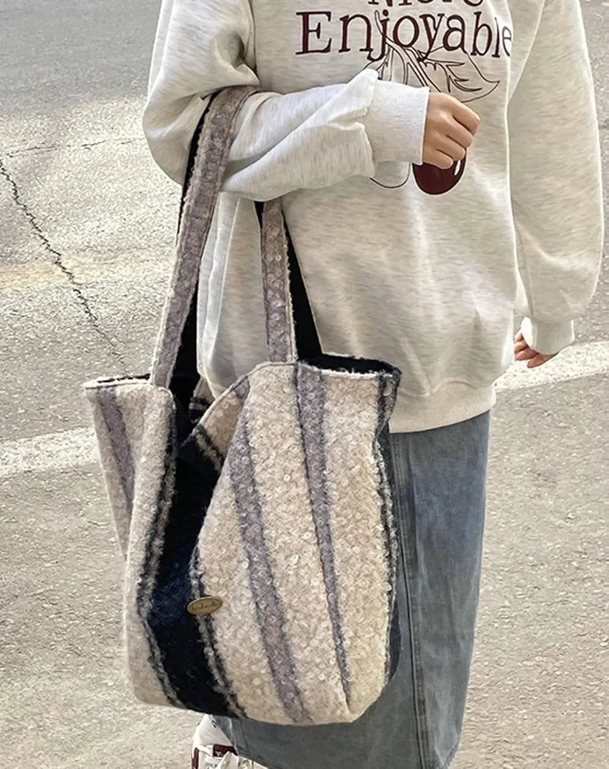 2025 Spring Reversible Wool Tote Bag Cozy Wool Blend Shoulder Bag Plush Vertical Striped Handbag Fashion Versatile