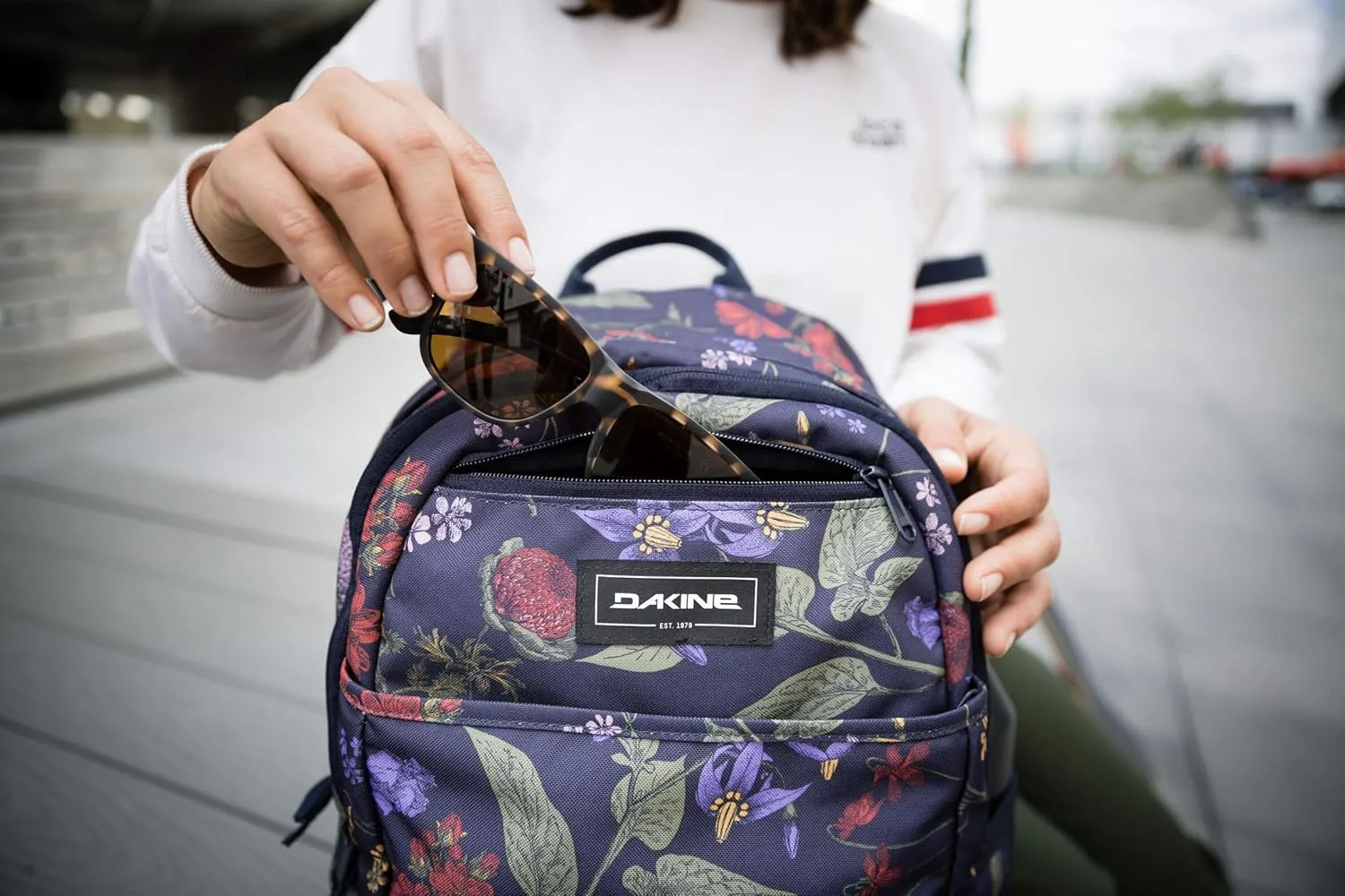 Dakine Essentials Pack 26L - Electric Magenta