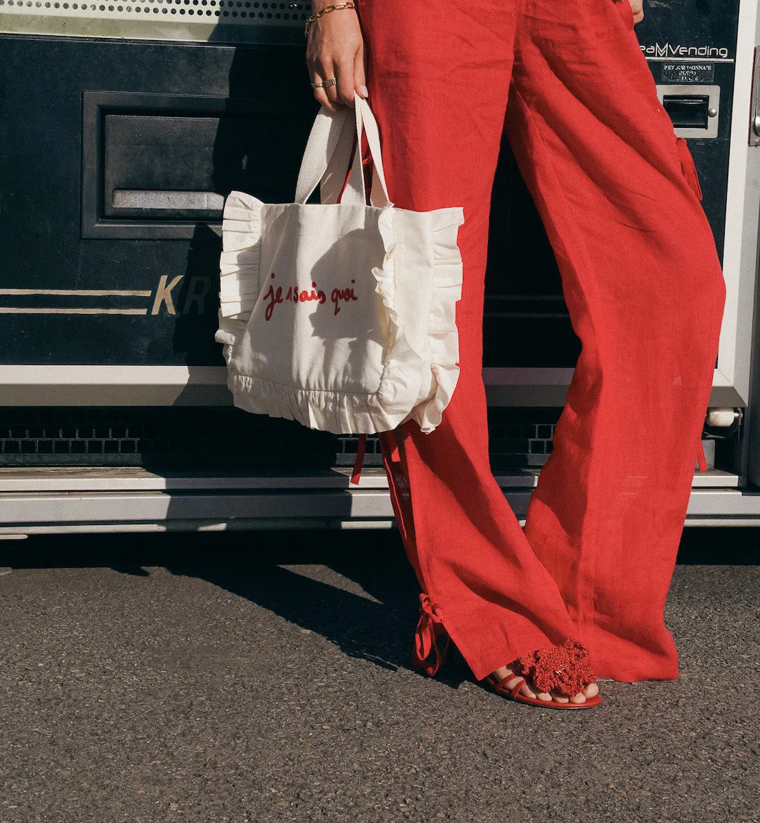 Je Ne Sais Quoi Tote Bag