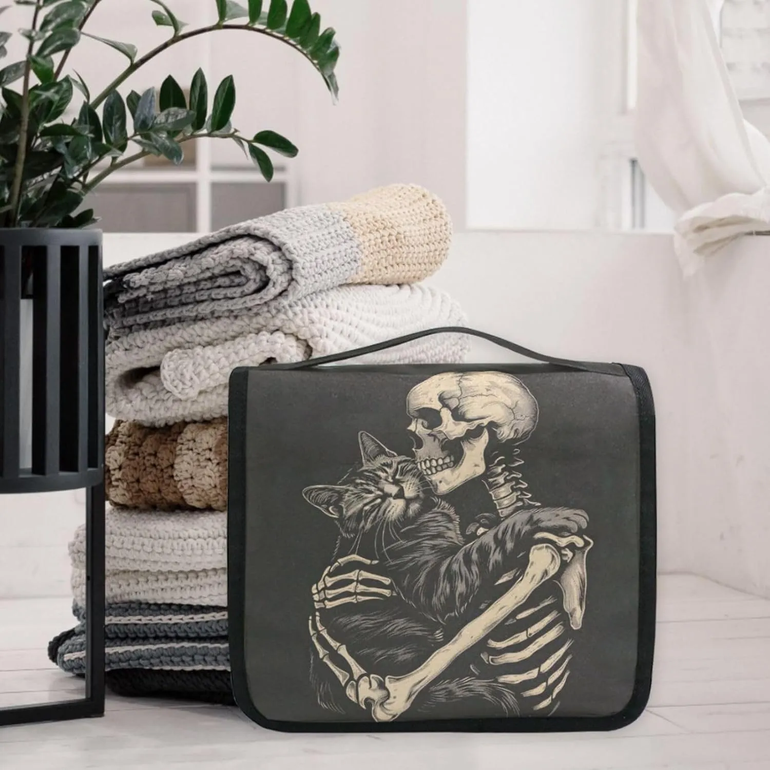 MNSRUU Hanging Toiletry Bag Cat Snuggled Human Skeletal Skull Travel Makeup bag for Toiletries Portable Travel Toiletry Organizer Cosmetic Bags with Hanging Hook