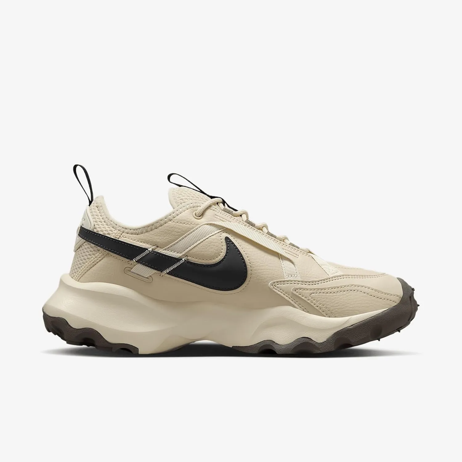 Nike TC 7900 Women's Shoes (DD9682-200, Beach/Cave Stone/Coconut Milk/Off Noir)