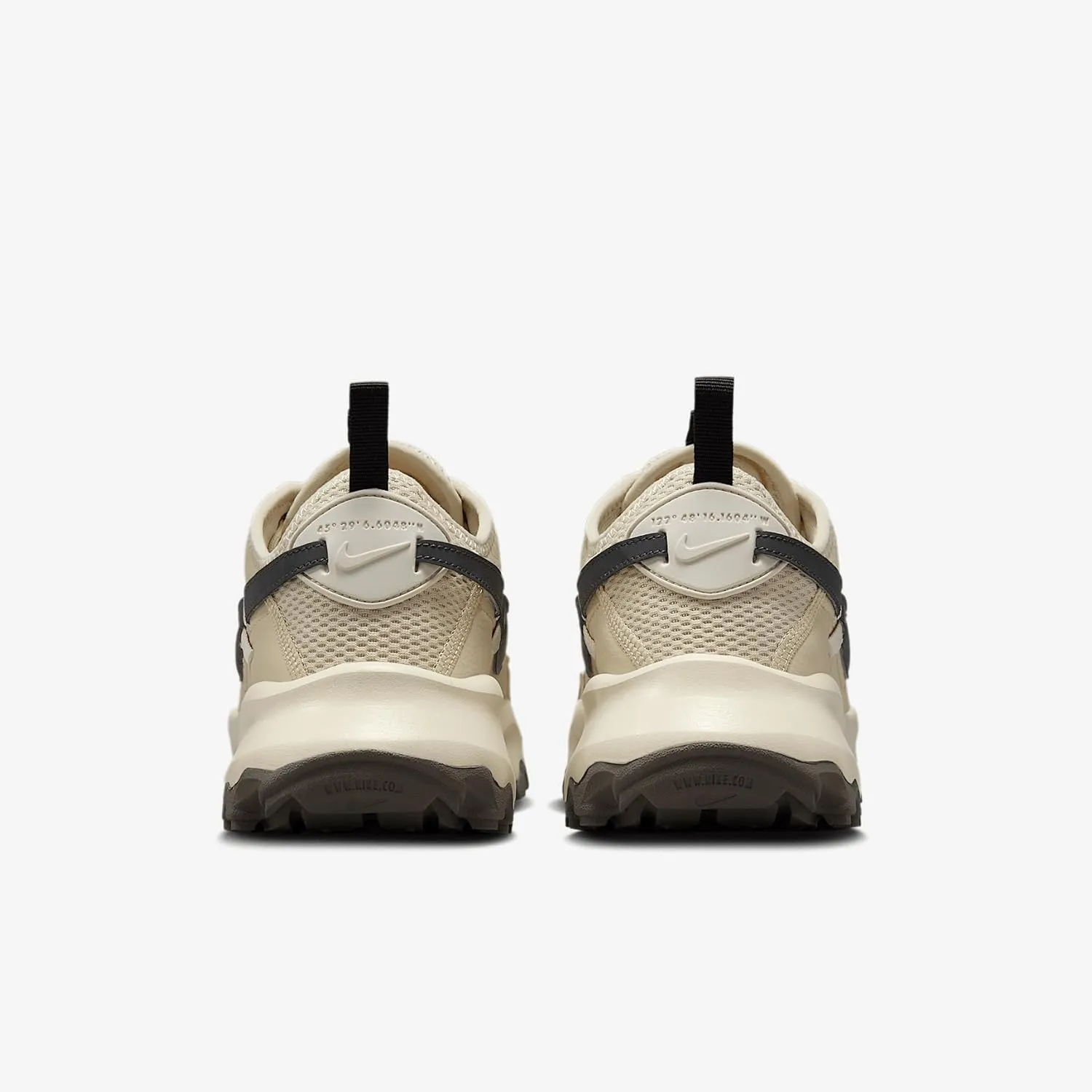 Nike TC 7900 Women's Shoes (DD9682-200, Beach/Cave Stone/Coconut Milk/Off Noir)