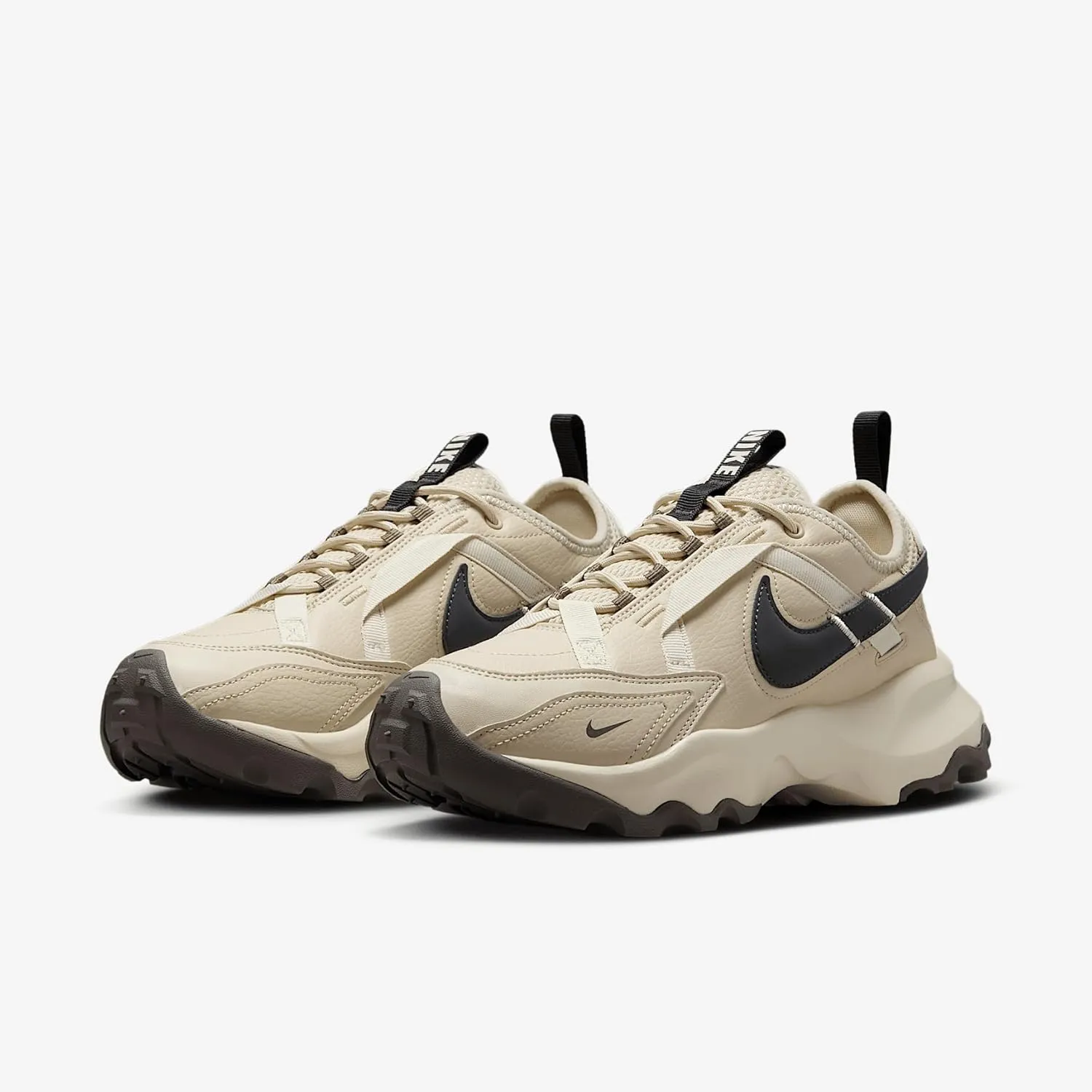 Nike TC 7900 Women's Shoes (DD9682-200, Beach/Cave Stone/Coconut Milk/Off Noir)