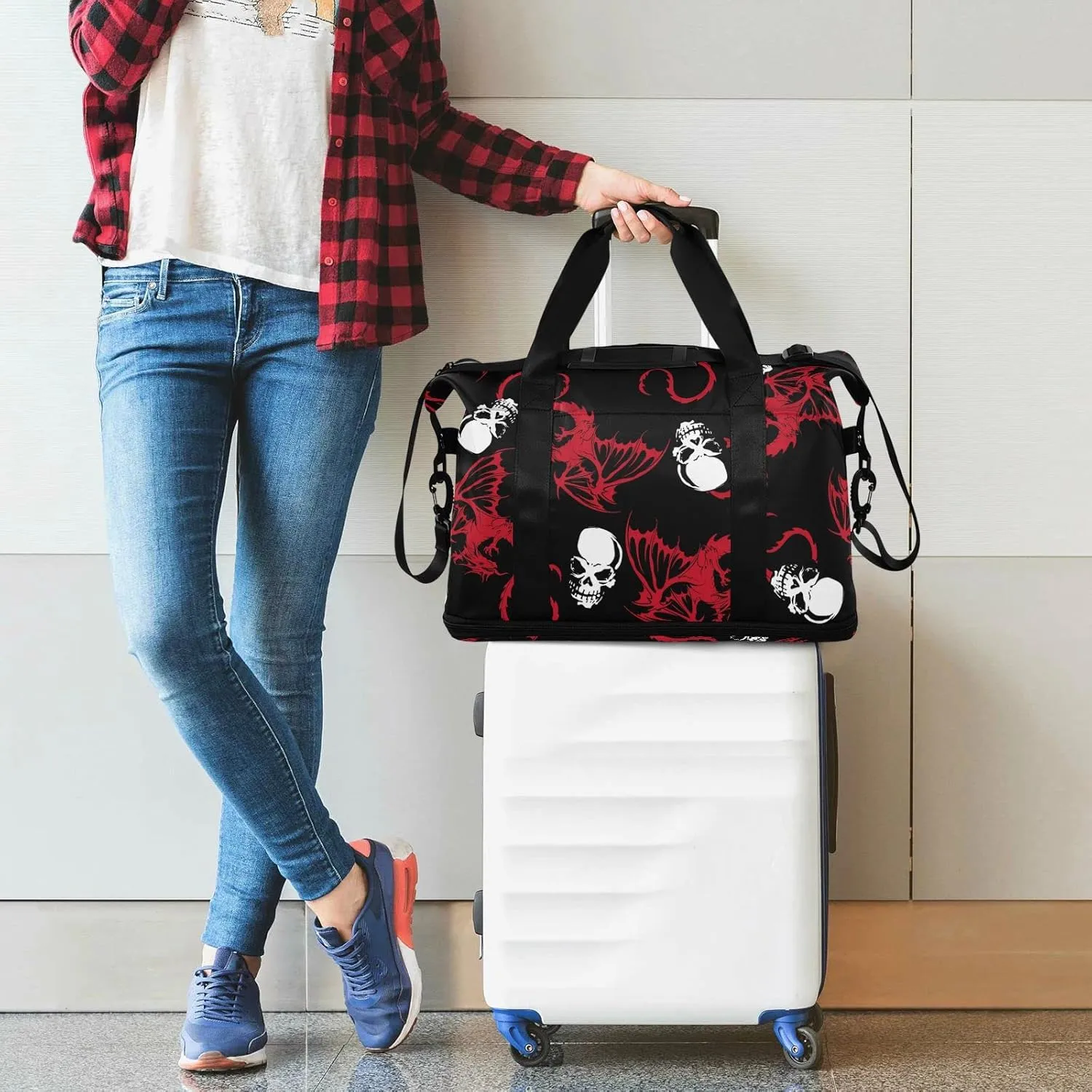Seamless White Skull and Red Wing Flying Dragon on Dark Black Gym Duffel Bag, Polyester Travel Weekender Luggage Handbag with Waterproof Pocket for Wet Items, Unisex Foldable Tote for Sports