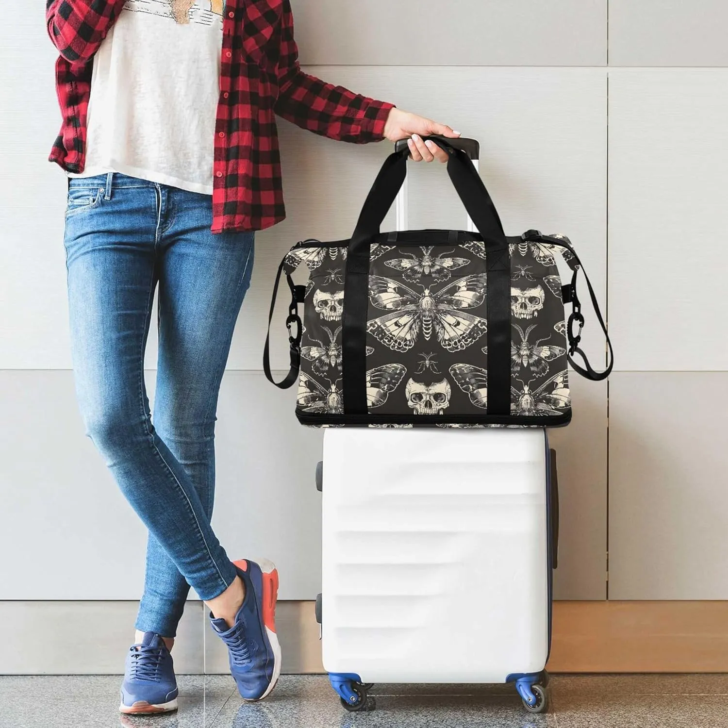 Travel Duffel Tote Bag Butterfly and Skull Sports Duffel Bag with Wet Pocket Weekender Overnight Bag for Women Men Gym Bag, Carry On Bag Hospital Bag for Labor and Delivery