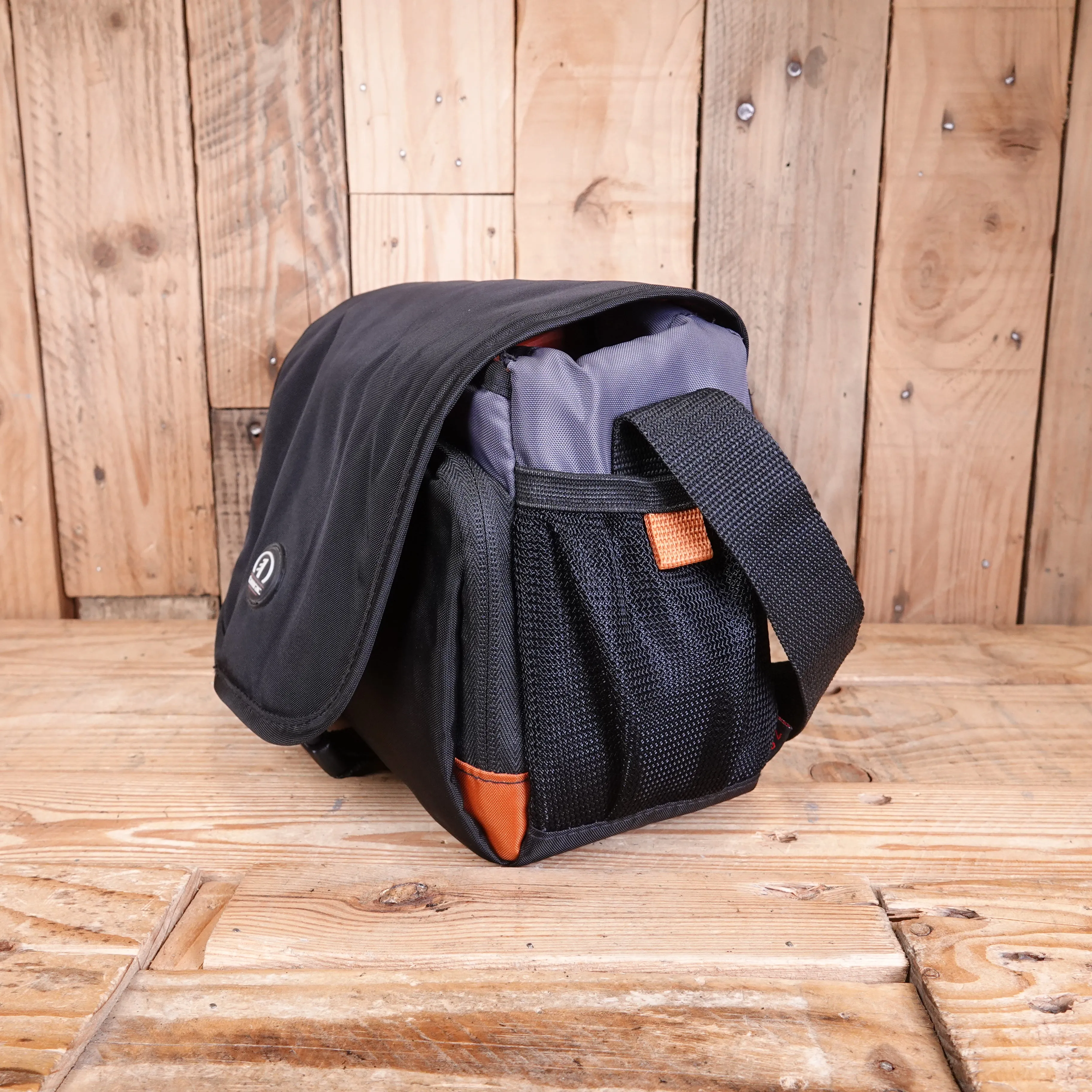 Used Tamrac 4252 Jazz 52 Messenger Camera Bag