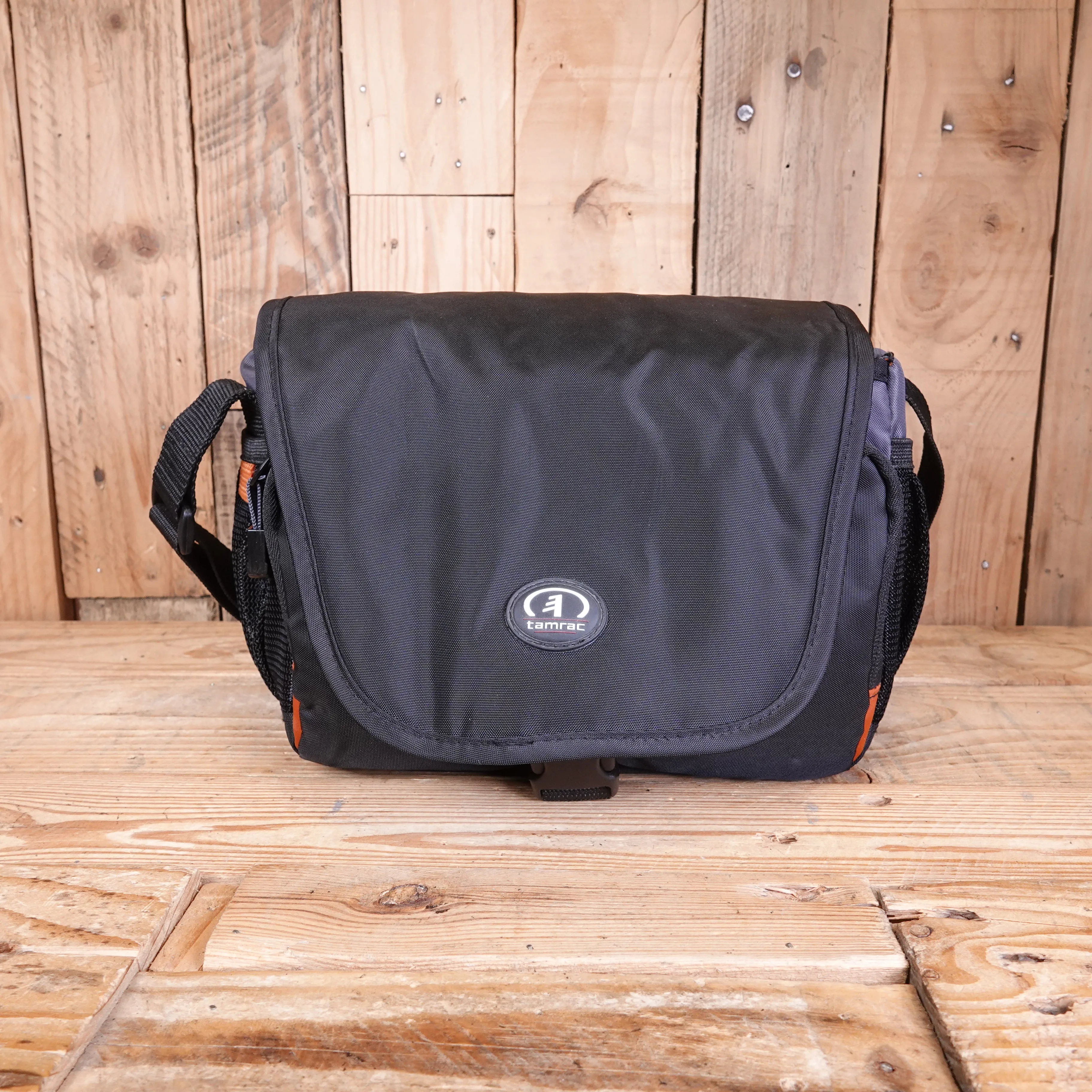 Used Tamrac 4252 Jazz 52 Messenger Camera Bag