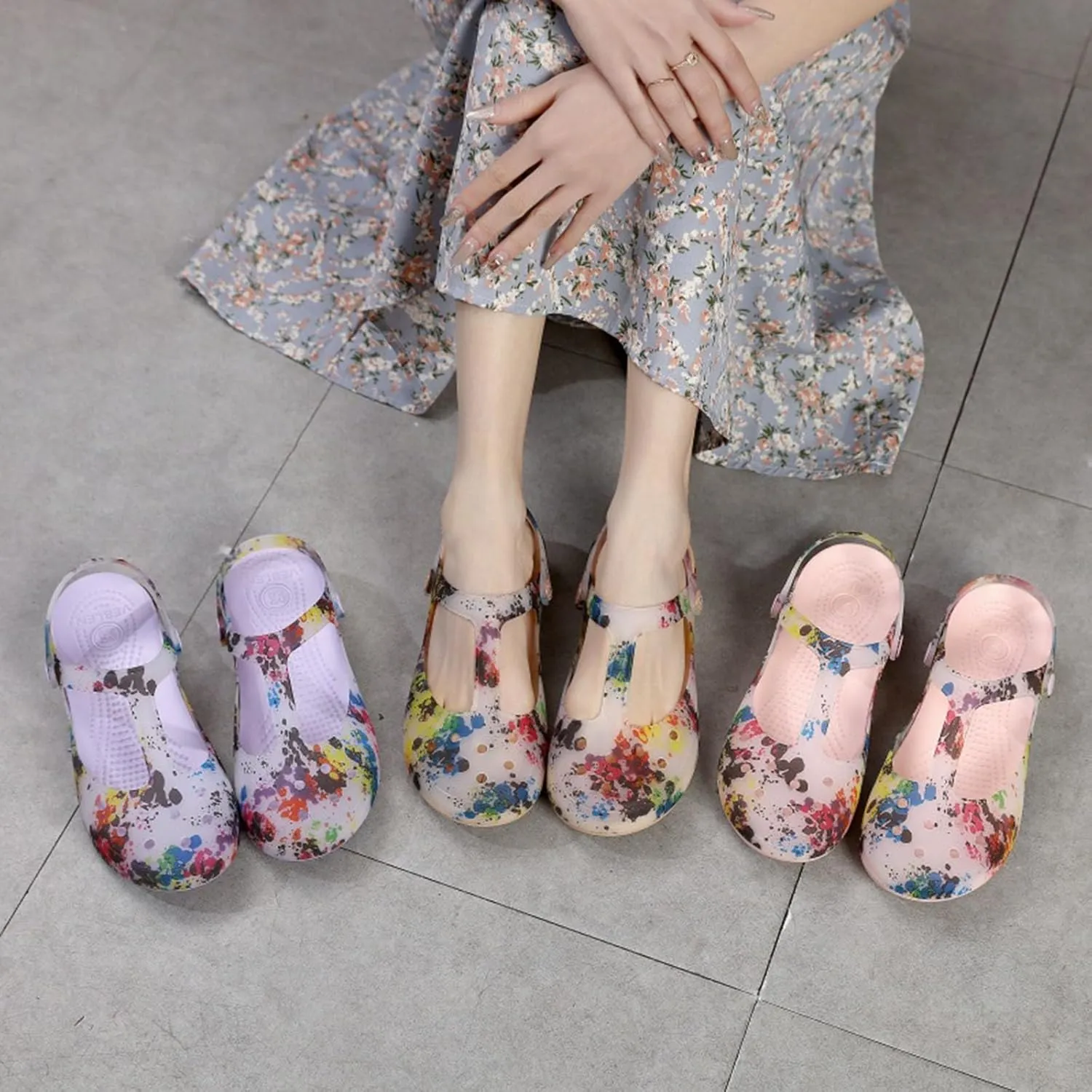 Women's Fashion Comfortable Soft Non-Slip Garden Clogs Outdoor Casual Jelly Transparent Beach Sandals Indoor Outdoor Water Slippers